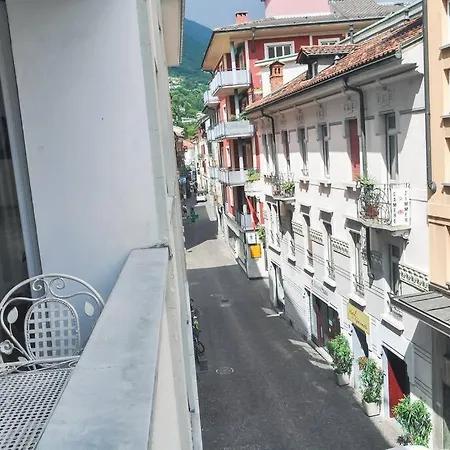 Nell'incantevole Citta Vecchia Di * לוקרנו
